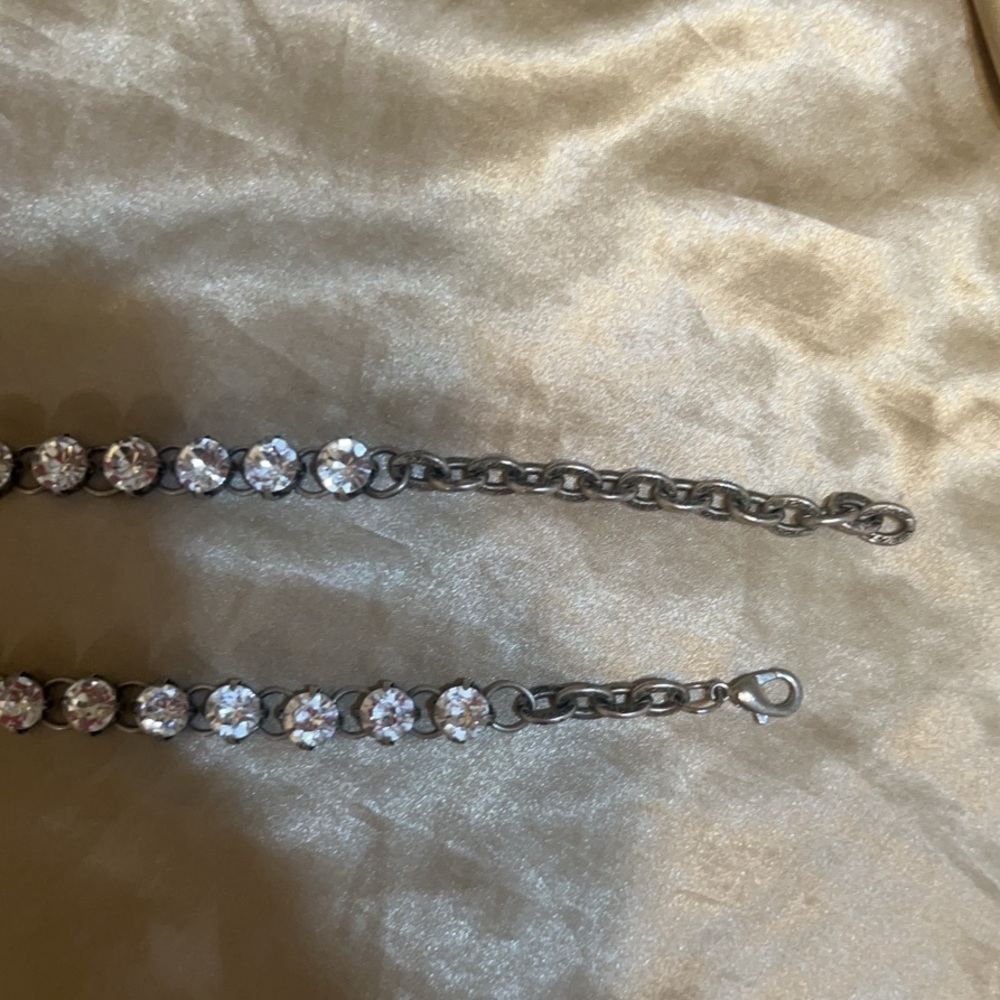 Beautiful choker with Swarovski crystals that go all the around! - Picture 10 of 10